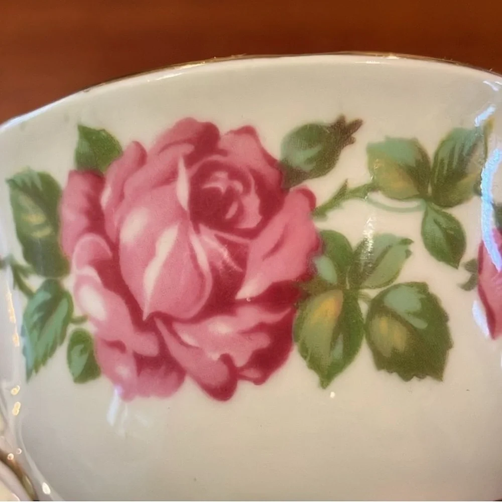 Colclough vintage bone China tea cup & saucer, pink roses on green & white - Picture 11 of 11
